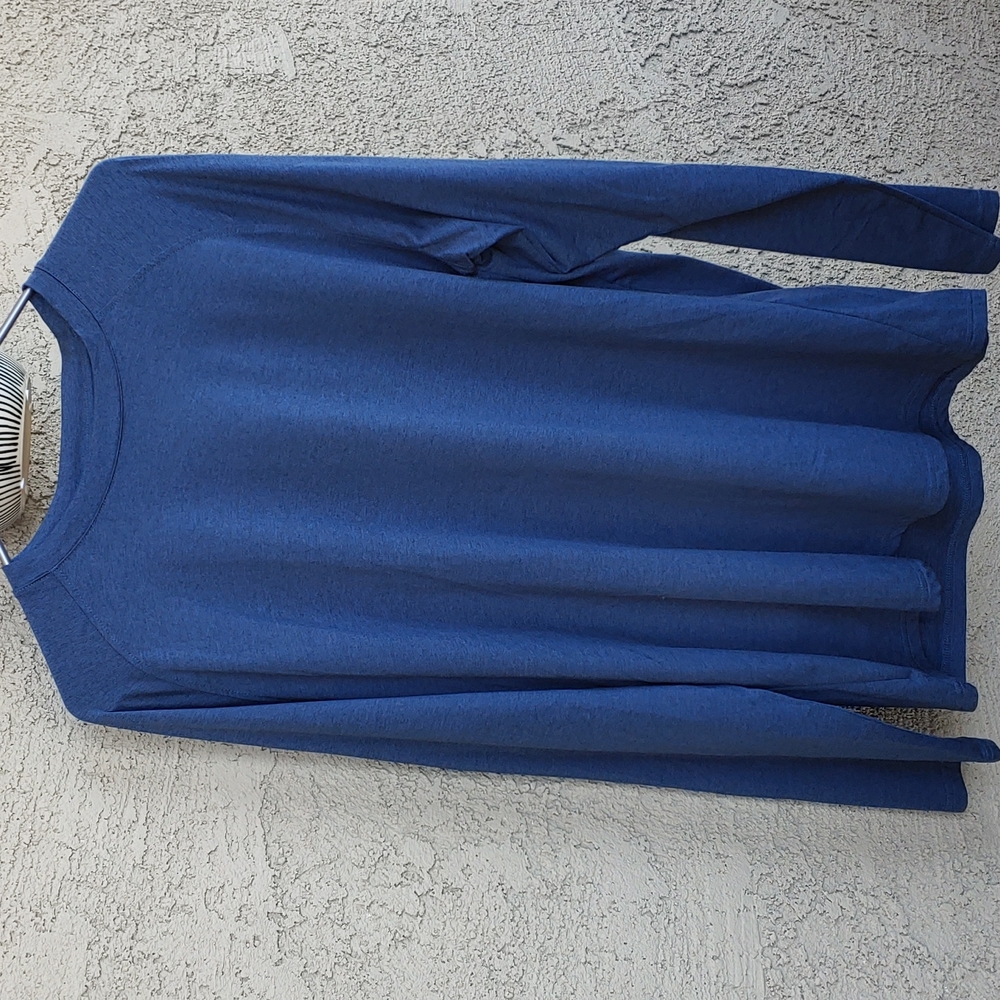 01. Algo Performance Long Sleeved Tee Size XL
